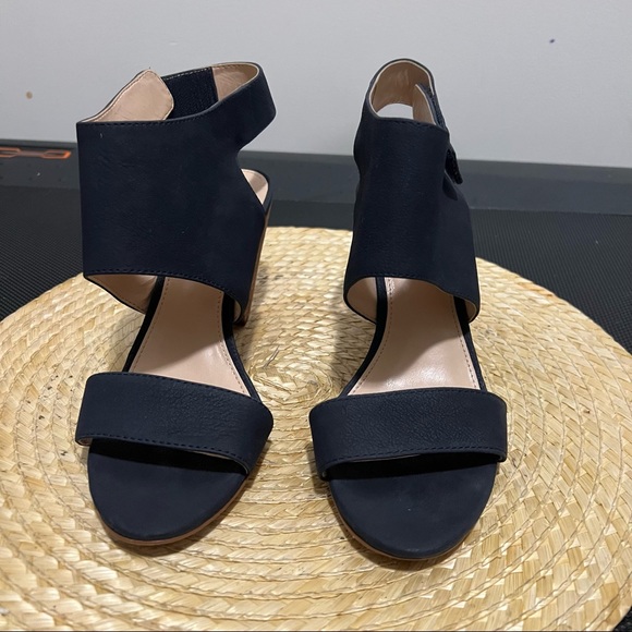 Vince Camuto Chic Minimalist Leather Evisa Sandals Heel - Picture 7 of 12